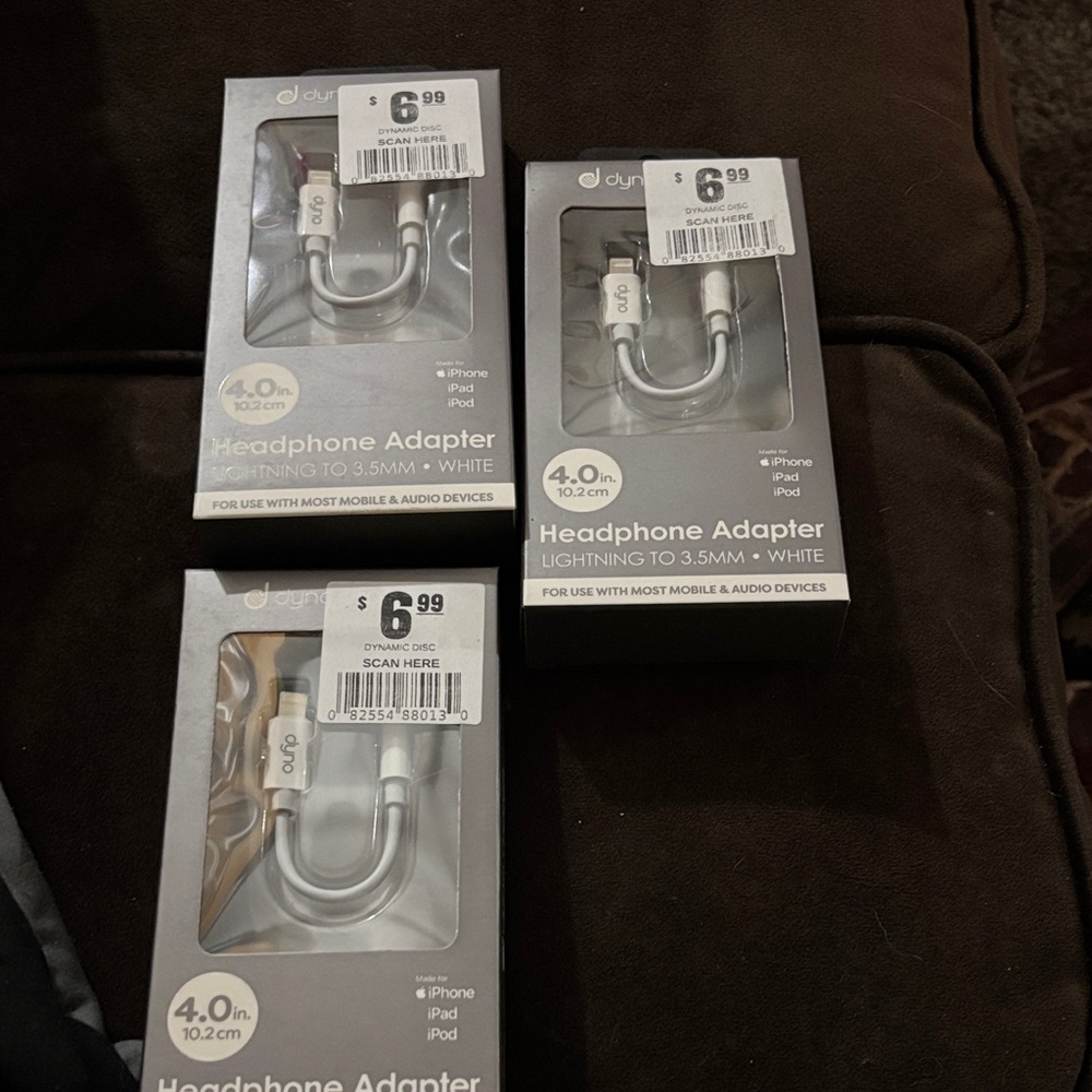 White Headphone Adapter - Lightning to 3.5mm
